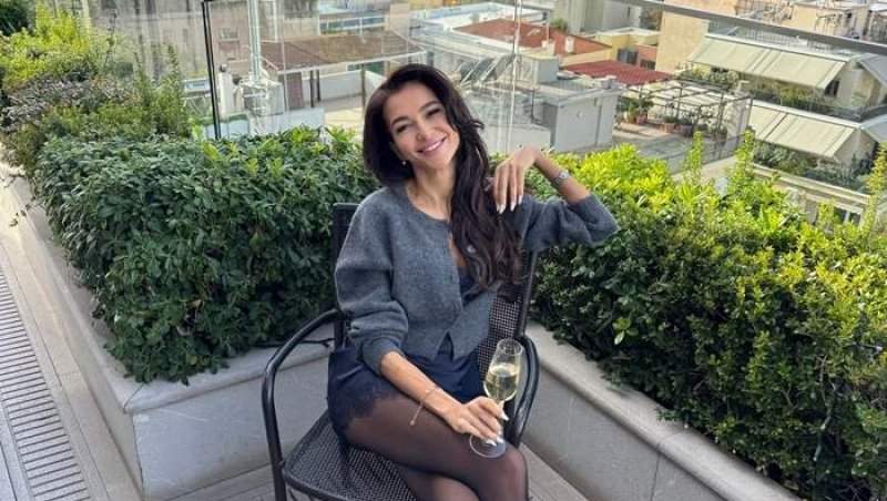 Cât de bine arată Ruxandra Luca în costum de baie. Vedeta este trasă prin inel