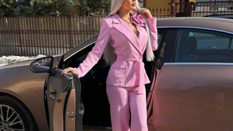 O influenceriță din România a făcut scandal cu poliția în trafic: ”Așa nesimțire?!”