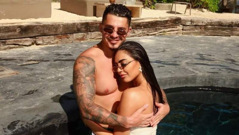 Cele mai senzuale fotografii cu Bogdan de la Ploiești și Vanessa! Șatena i-a făcut și o declarație de dragoste cântărețului