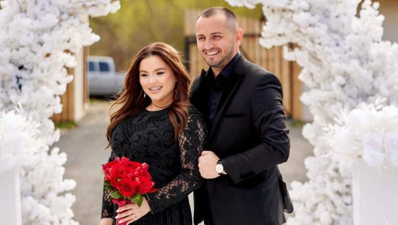 Carmen de la Sălciua și soțul ei, nași de cununie! Primele imagini de la eveniment