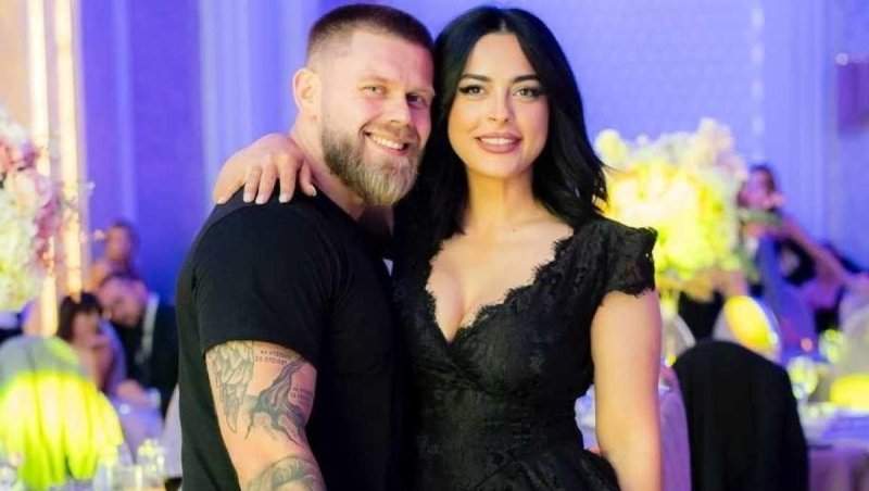 Ema Oprișan de la Insula iubirii a vorbit pentru prima dată despre despărțirea de Răzvan Kovacs. Bruneta nu crede că se vor împăca: „Regret multe”