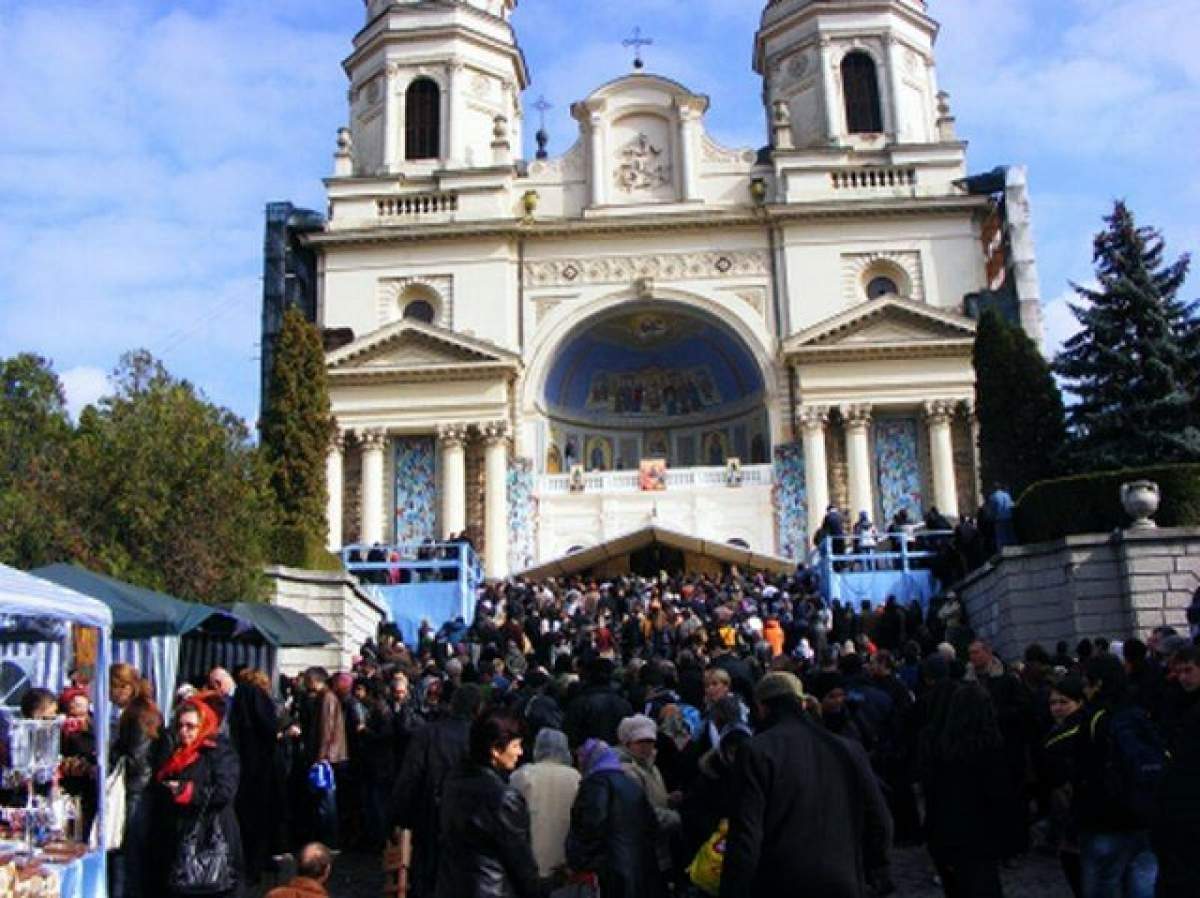 Leşinuri şi îmbulzeală la pelerinajul Sfintei Parascheva!