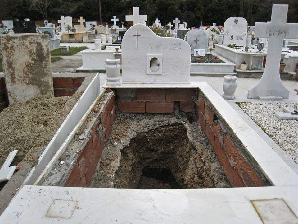 Найти родственников на кладбище