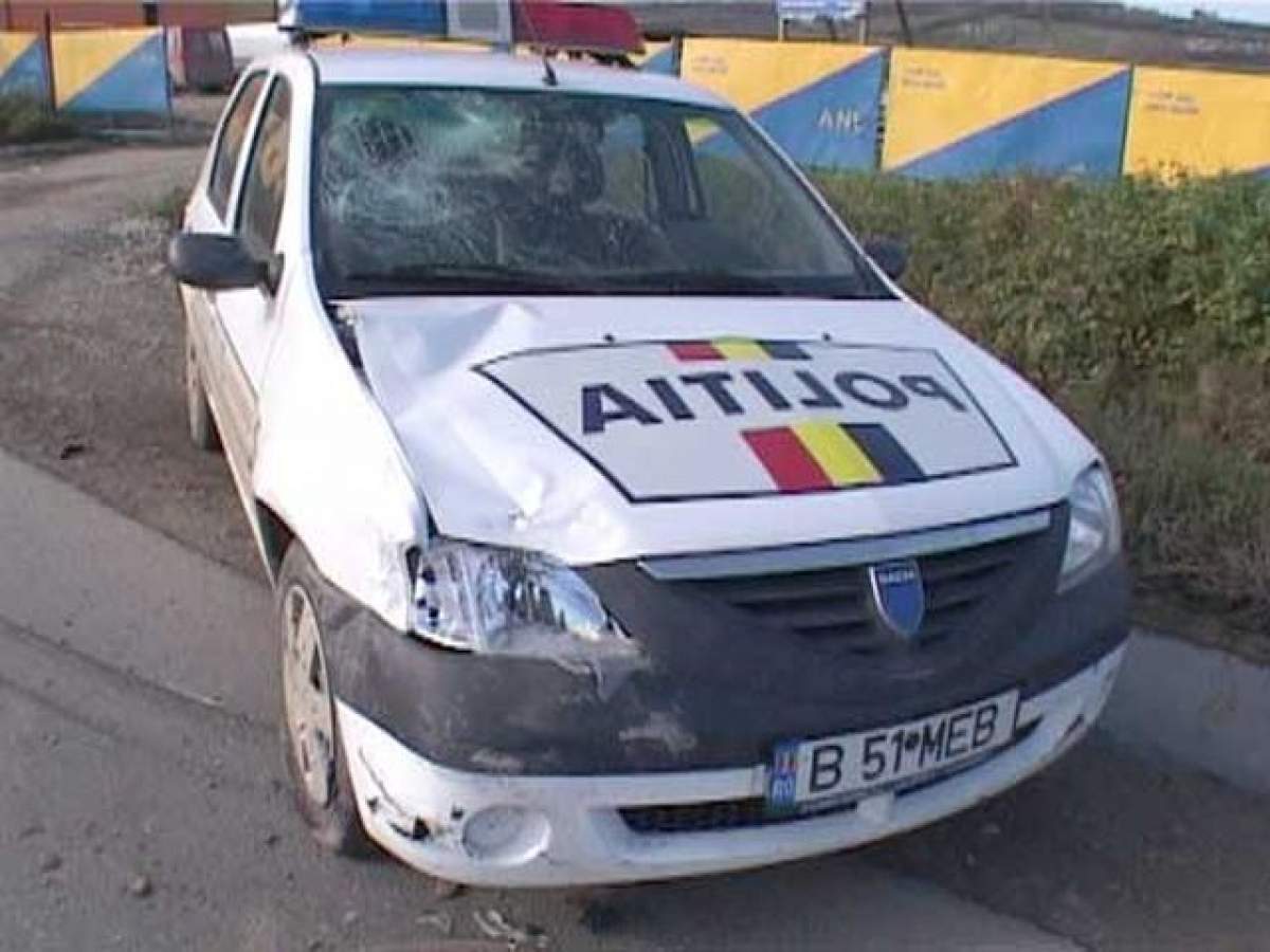 Doi poliţişti au intrat într-un autoturism, după care au fugit de la locul accidentului