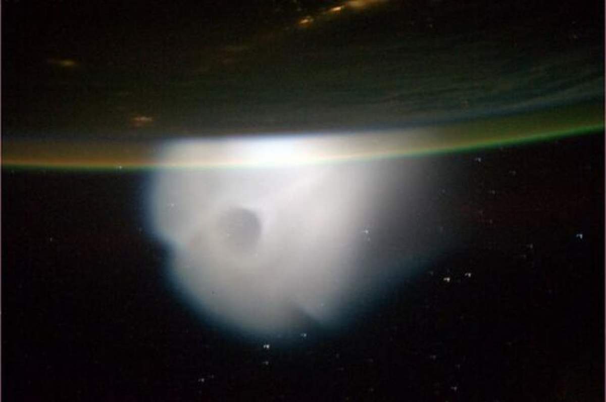 Fotografia făcută de un astronaut a lăsat oamenii fără cuvinte. "Îngerii veghează deasupra Pământului"