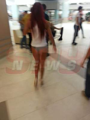 NU SE POATE AŞA CEVA! Ana Maria Mocanu s-a DEZBRĂCAT în mijlocul unui mall! Aceste fotografii pot provoca infarctul
