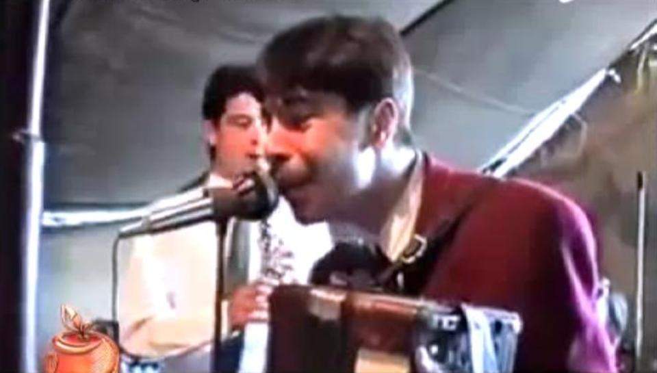 Florin Salam a trecut de la "Fermecătorul" la "fermecat" de vicii! Vezi imagini inedite cu manelistul la doar 18 ani / VIDEO