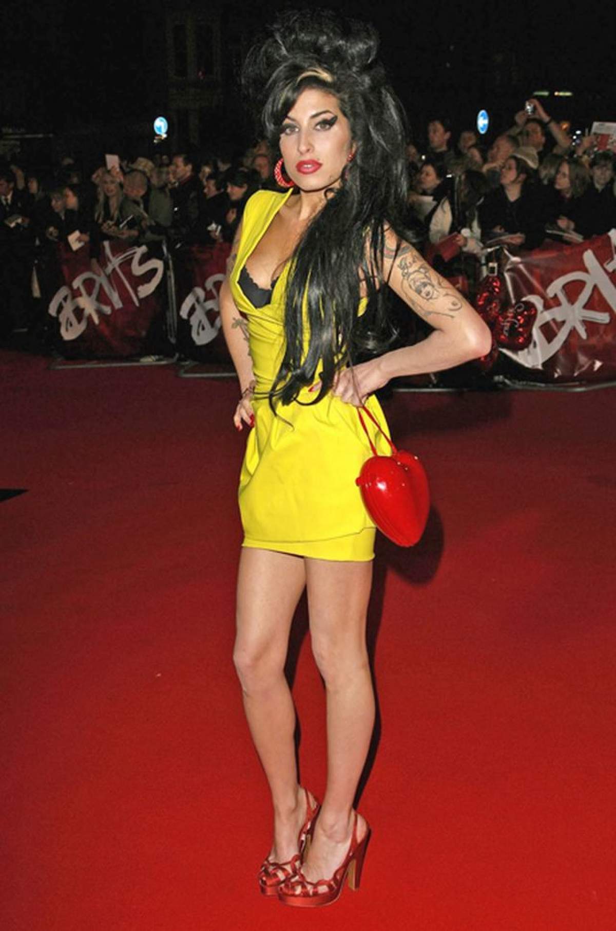 Pe bune? Fotografii cu Amy Winehouse în timp ce făcea sex, scoase la vânzare!