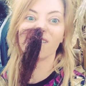 Delia şi-a băgat asta în nas! / VIDEO halucinant