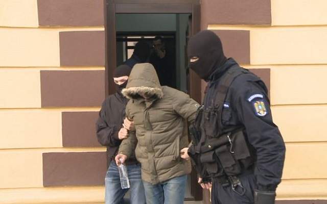 DOSAR Uite cum au poliţiştii grijă de afacerile murdare! "Să-mi spui şi mie dacă pot să fac flagrant!"