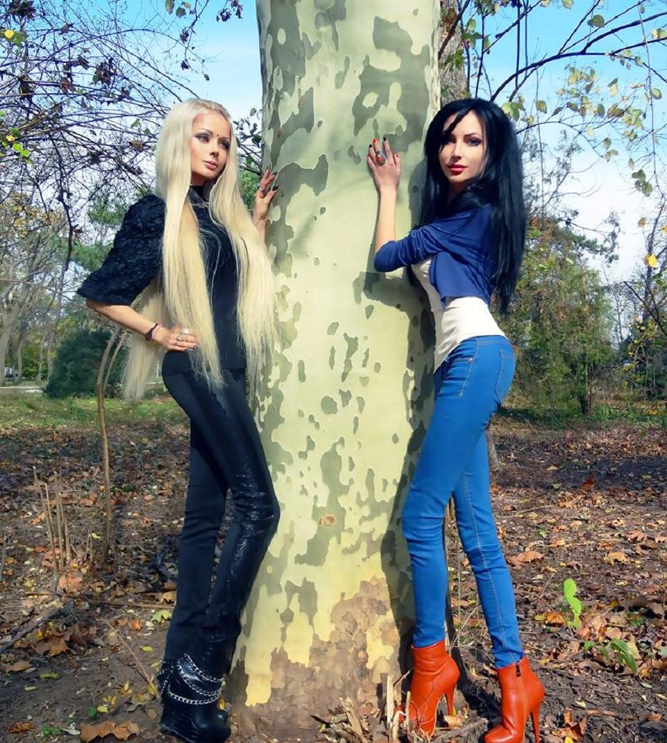 Valeria Lukyanova e istorie! Prietena ei e o adevărată bombă sexy