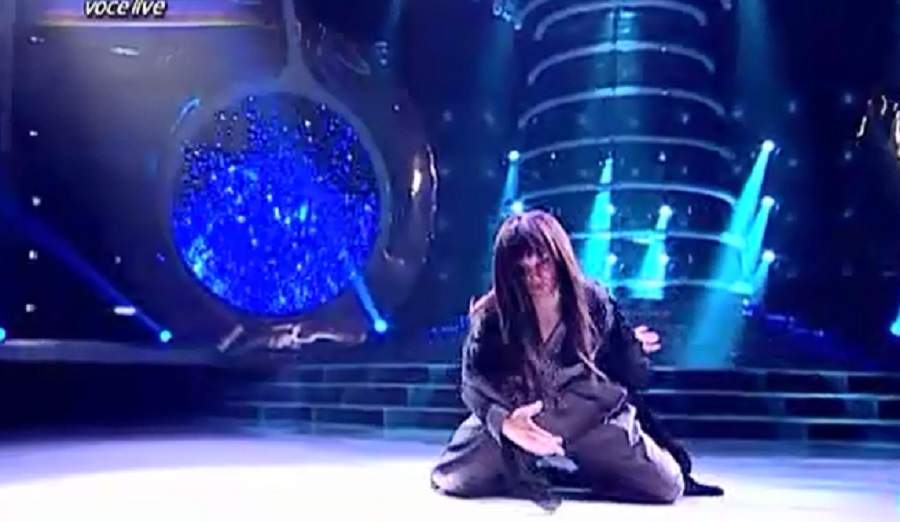 Ellie White este euforică! Vezi ce a făcut pe scena de la "Te cunosc de undeva" / VIDEO