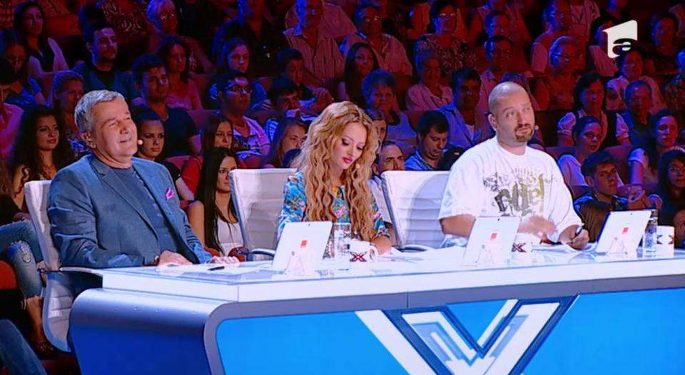 Juraţii de la ''X Factor'' şi-au schimbat rolurile! Ţi l-ai fi imaginat aşa pe Dan Bittman? / VIDEO
