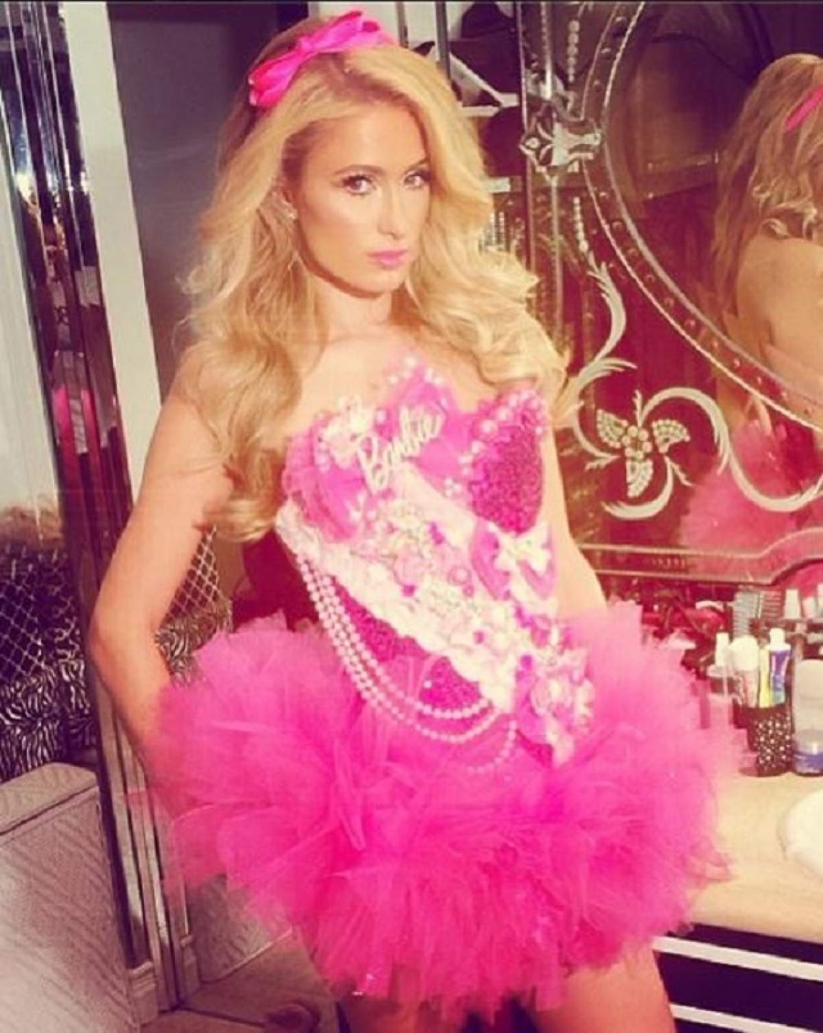 Paris Hilton şi-a ales costumul de Halloween! Blonda imită o celebră cântăreaţă