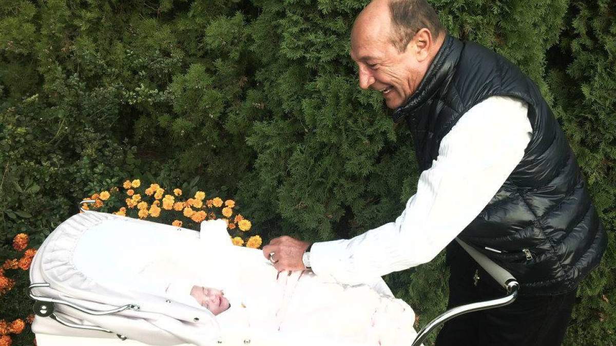 Traian Băsescu îşi pune nepoata în pericol! Fetiţa putea fi atacată de câini!