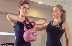Alexandra Ungureanu trage din greu la sala de fitness