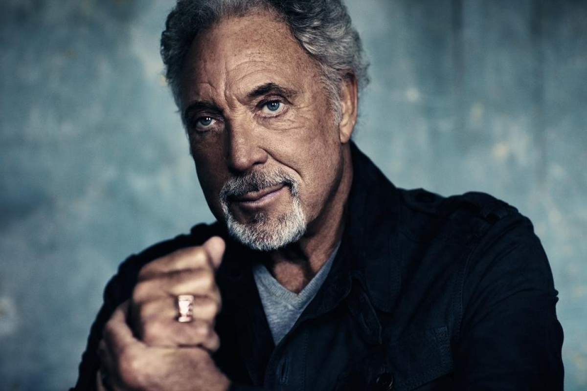 Tom Jones s-a îndrăgostit de românce!