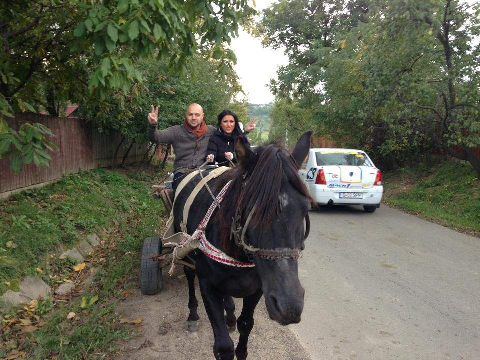 Aşa ceva! Uite cu ce au plecat Mitoşeru cu Daniela Crudu spre Bucureşti!