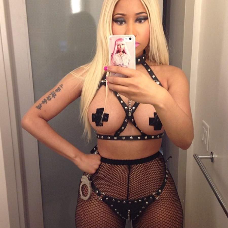 Nicki Minaj a întrecut măsura! A ieşit aproape dezbrăcată în club!