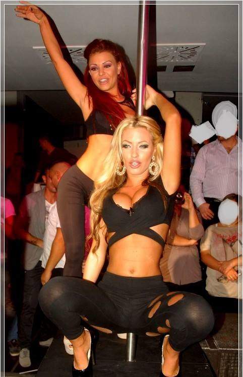 Ana Mocanu şi Loredana Chivu, dans la bară în faţa a sute de bărbaţi! Vezi cum i-au excitat asistentele cu dansuri "păcătoase"
