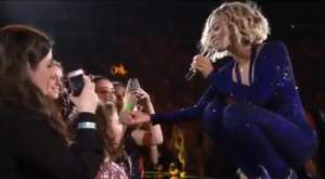 VIDEO Beyonce, duet emoţionant cu o fană oarbă din pubilc!
