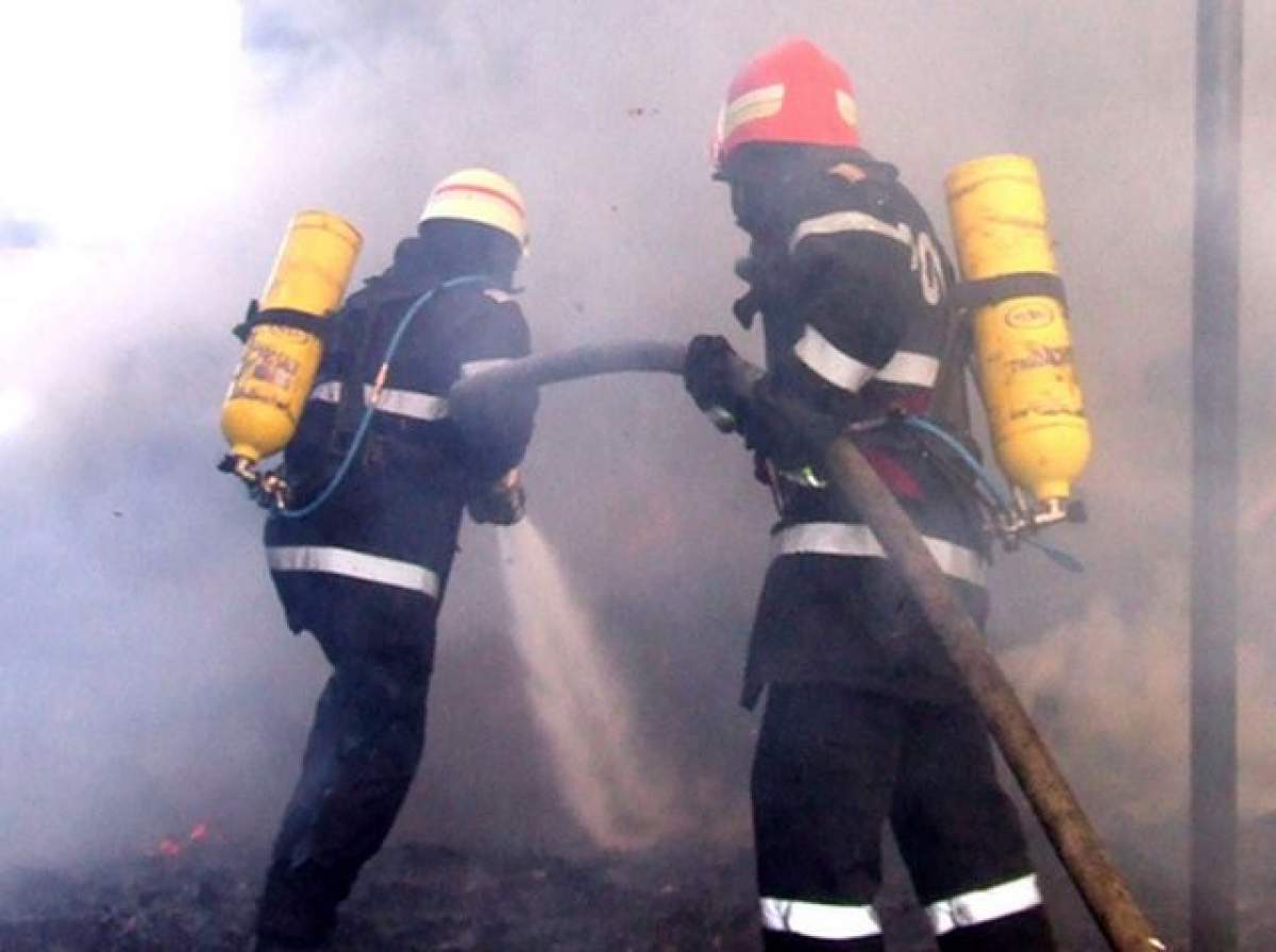 O casă în care se aflau doi oameni a ars din temelii!