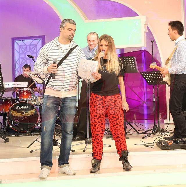 EXCLUSIV / Sânii Andreei Bănică, în pericol? Blonda a apelat de urgență la chirurgul estetician!