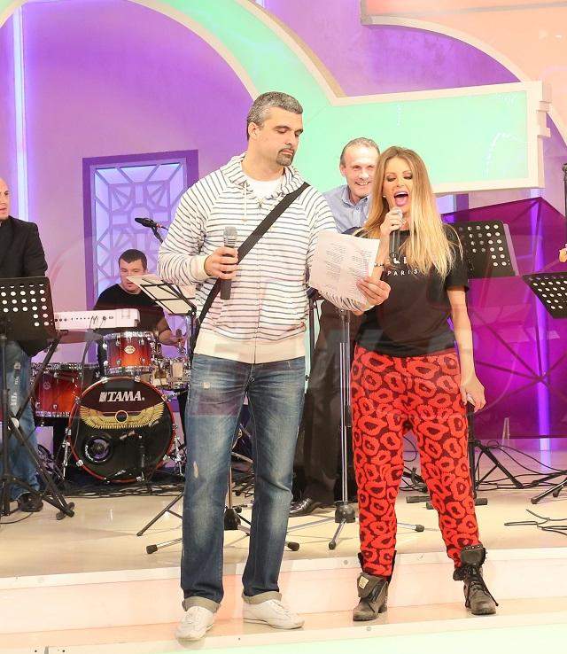 EXCLUSIV / Sânii Andreei Bănică, în pericol? Blonda a apelat de urgență la chirurgul estetician!