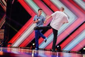 Prima scenă de violenţă la "X Factor"!!! Cheloo a fost lovit de un concurent