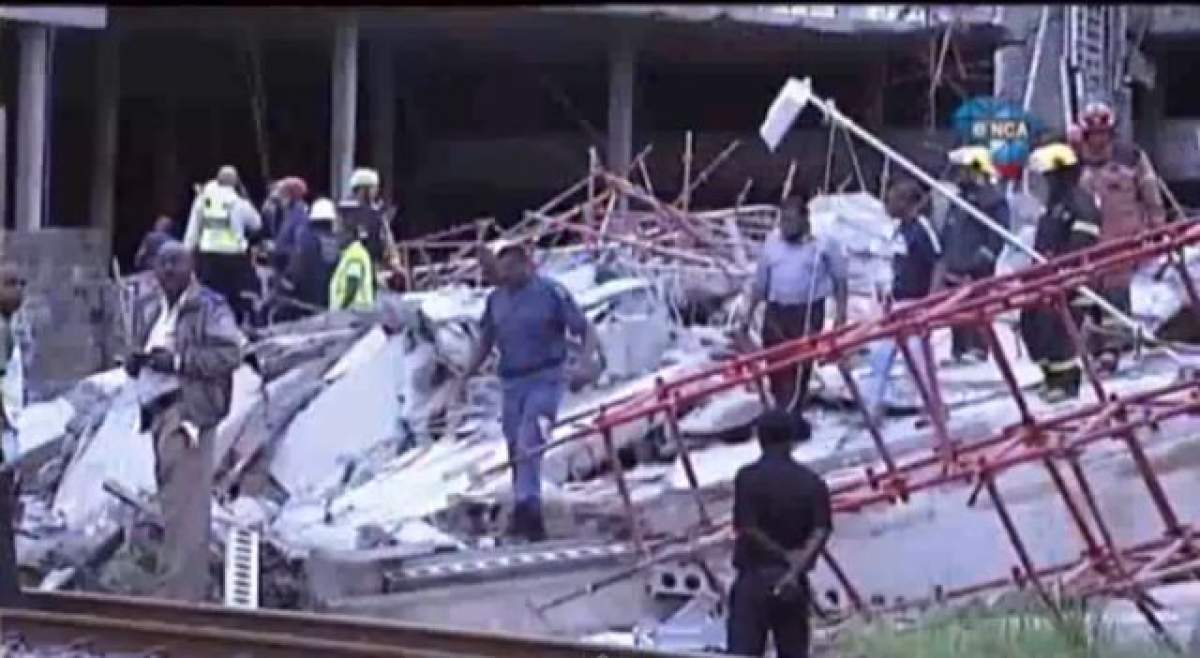 VIDEO Acoperişul unui mall s-a prăbuşit peste oameni! Până acum au fost găsiţi doi morţi şi peste 30 de răniţi