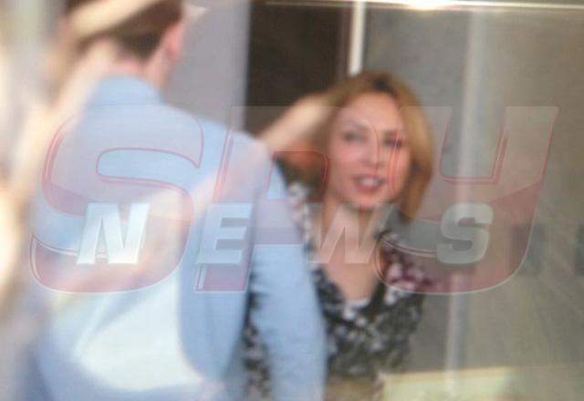 Iulia Vântur a ieşit radioasă din hotel, după ultima noapte de dragoste