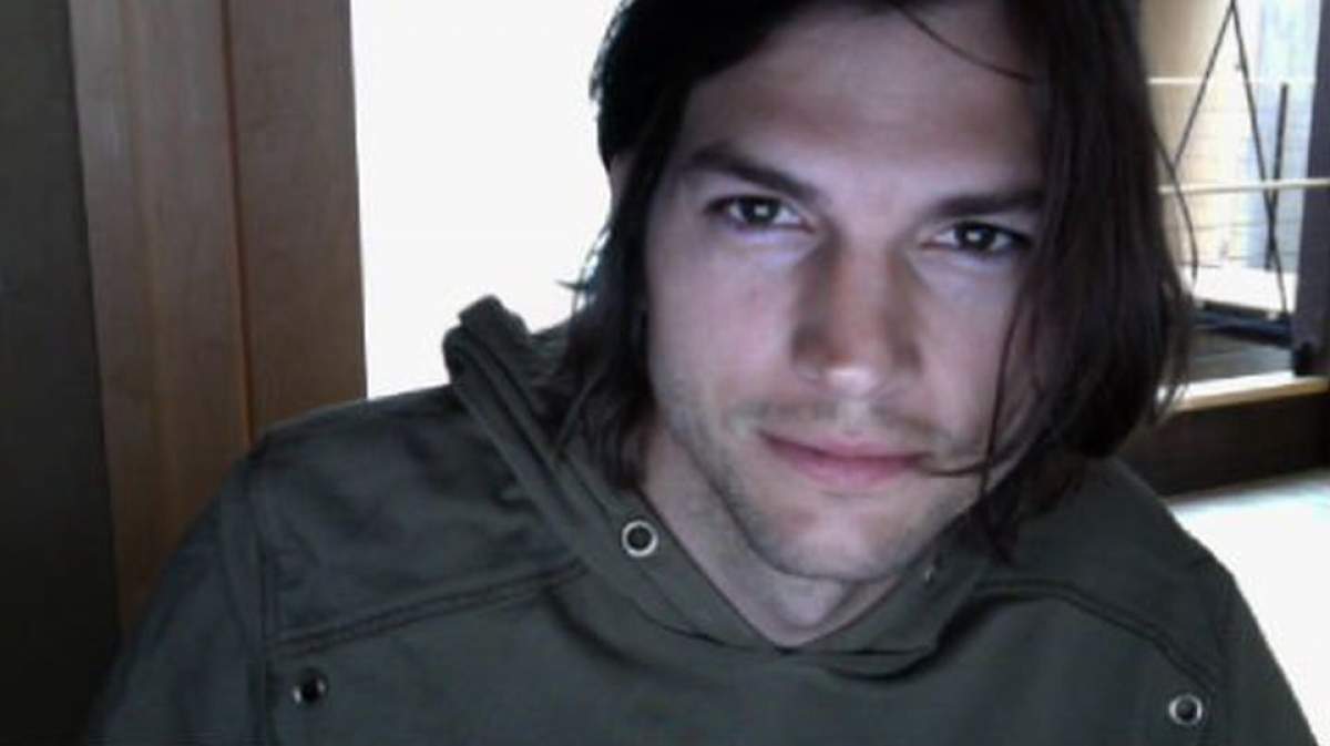Ashton Kutcher, în culmea disperării! Mila Kunis îi este alături