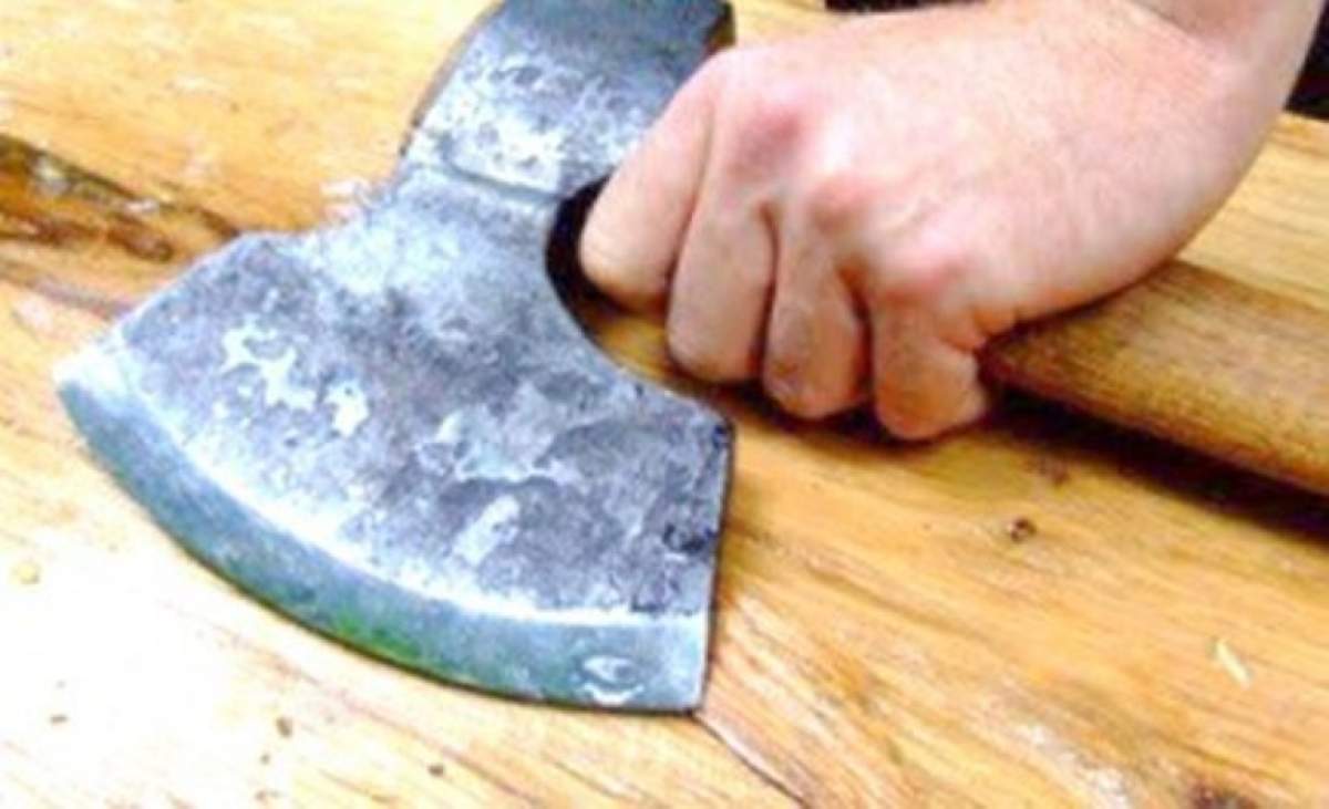 Şocant! O femeie din Iaşi a fost mutilată cu toporul de soţul ei