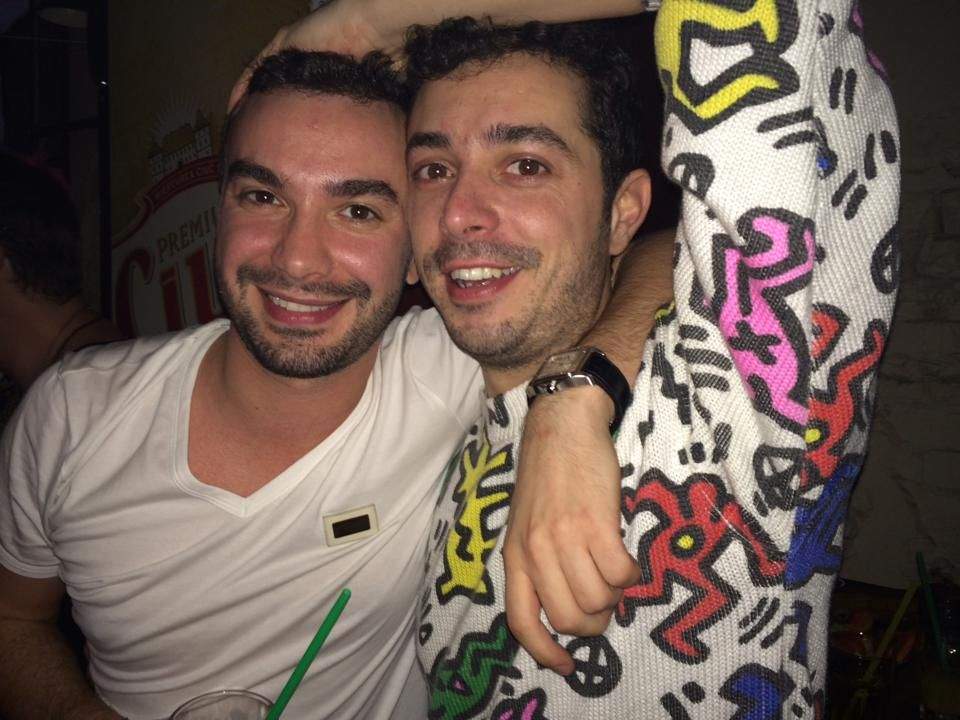 Alex Velea şi Antonia nu se mai feresc! Au chefuit până dimineaţă la aniversarea lui Iulian Moga!