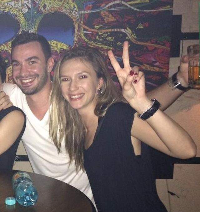 Alex Velea şi Antonia nu se mai feresc! Au chefuit până dimineaţă la aniversarea lui Iulian Moga!