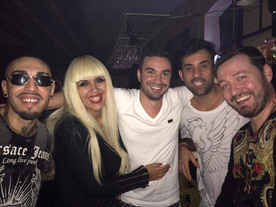 Alex Velea şi Antonia nu se mai feresc! Au chefuit până dimineaţă la aniversarea lui Iulian Moga!