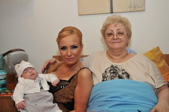 Daniela Gyorfi a transformat camera mamei sale în altar! Intră acolo în fiecare seară şi plânge fără să o audă nimeni!