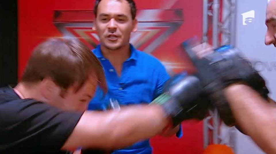 "X Factor", pe viaţă şi pe moarte! Bittman: "În sfârşit, prima scenă de violenţă din acest concurs" / VIDEO horror... de haios