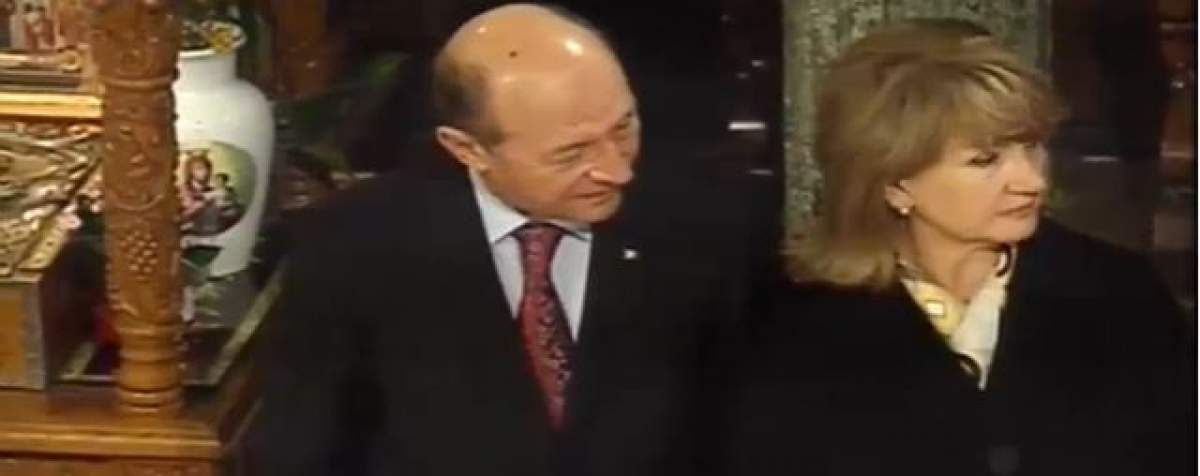Preşedintele Traian Băsescu extrem de emoţionat la botezul nopoatei sale, Sofia Anais! Vezi ce a uitat să facă