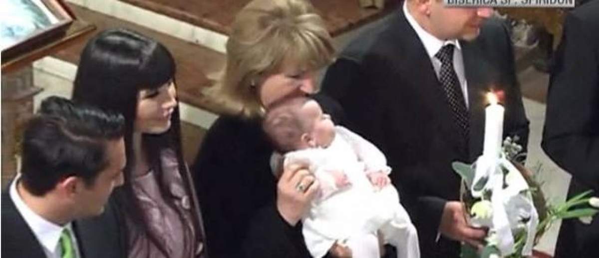 Maria Băsescu a plâns de emoţie în biserică la botezul nepoatei