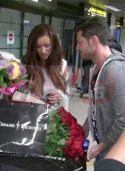 Primele fotografii cu Bianca de la aeroport! Victor a venit s-o ia, dar abia dacă a bagat-o in seamă!