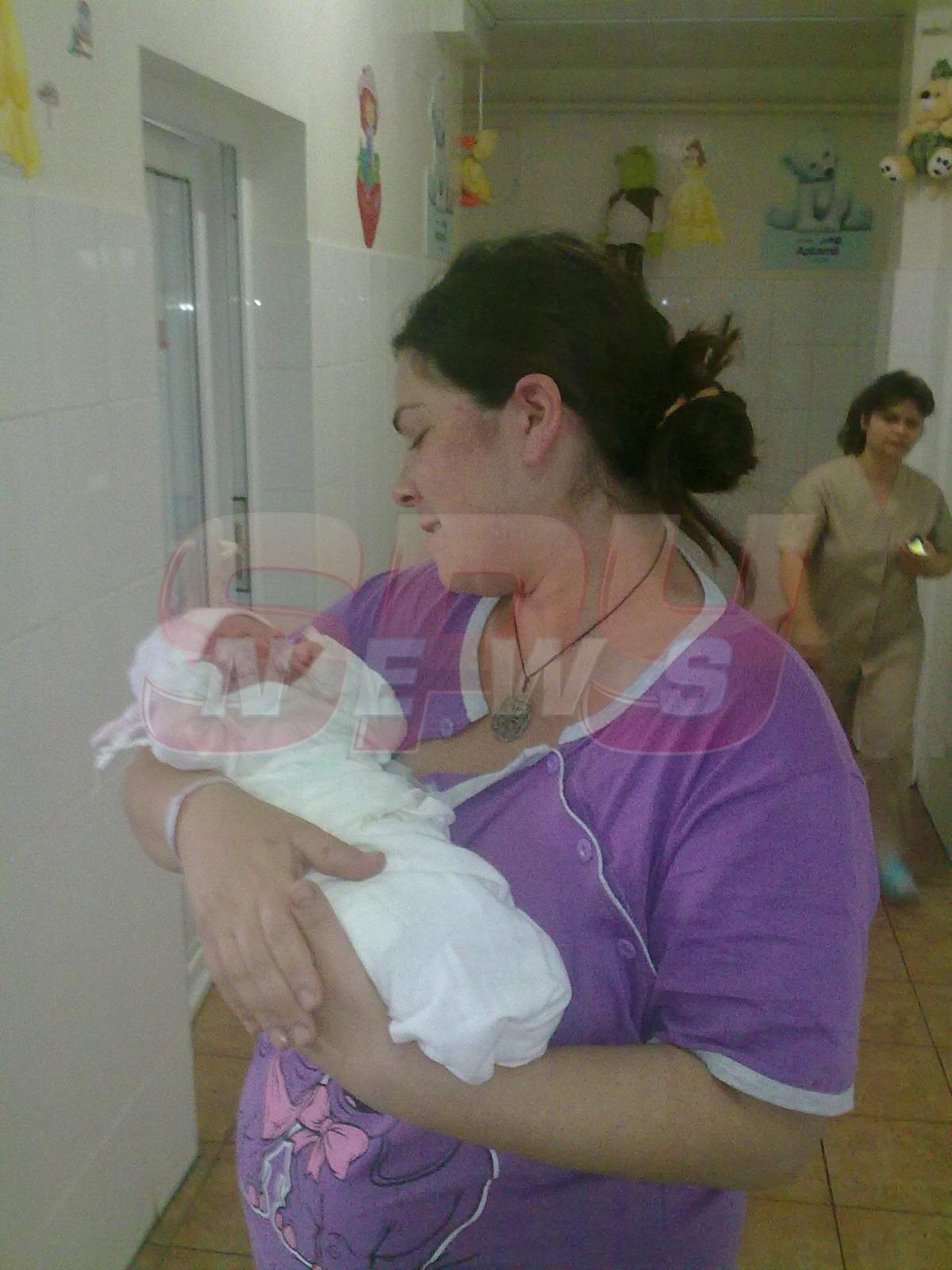 VIDEO EXCLUSIV! Primele imagini cu bebeluşul Marijuanei. "Fata mea e bestială"!