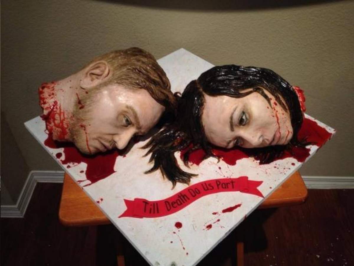 Până când moartea ne va despărţi! Un cuplu a creat un tort de nuntă absolut macabru!