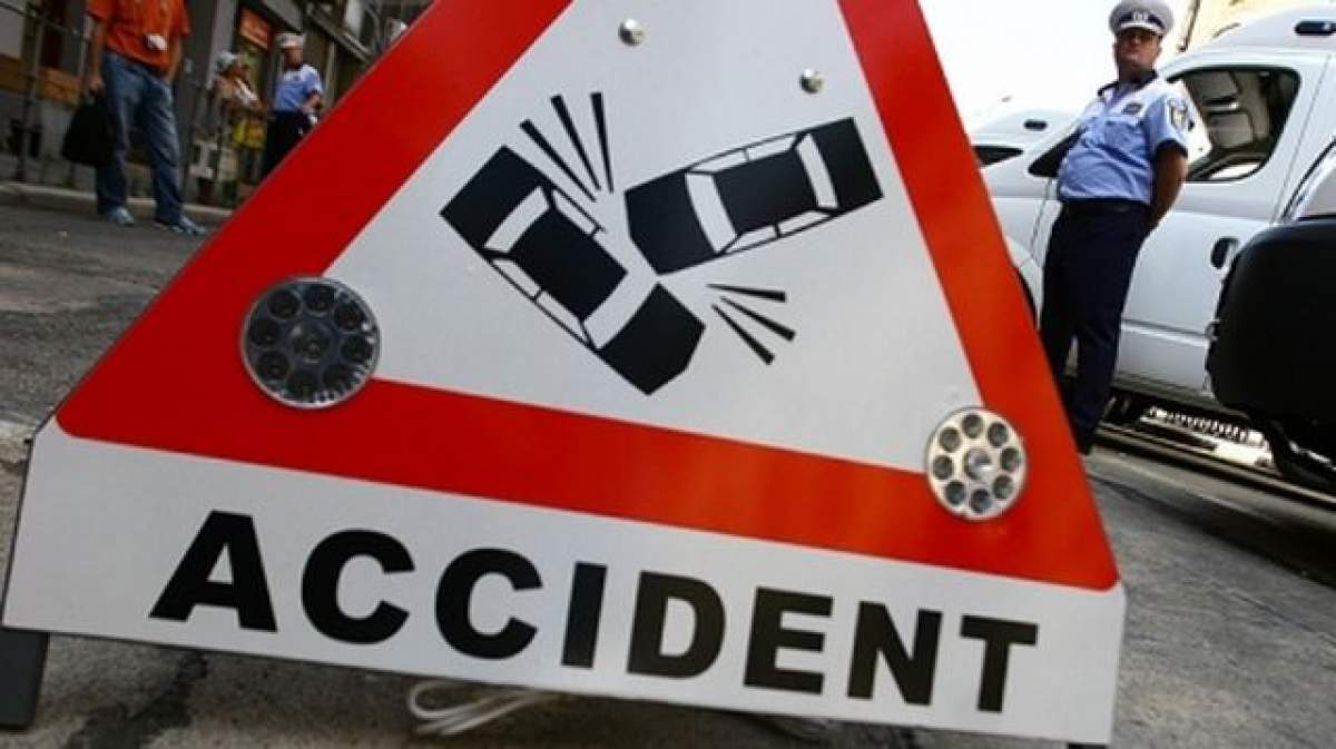 Accident grav în Bucureşti! Două persoane au fost rănite după ce trei autoturisme s-au ciocnit