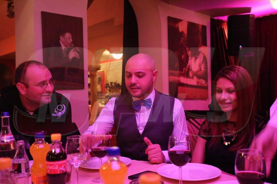 Chef-monstru la onomastica lui Andrei Duban! Vezi ce surprize le-a făcut actorul celebrilor săi invitaţi!  Galerie foto & video