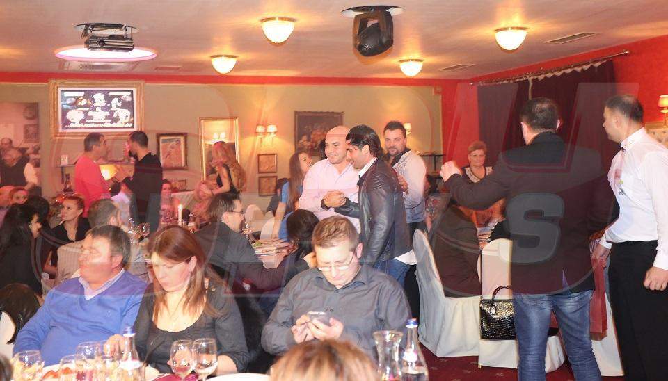 Chef-monstru la onomastica lui Andrei Duban! Vezi ce surprize le-a făcut actorul celebrilor săi invitaţi!  Galerie foto & video