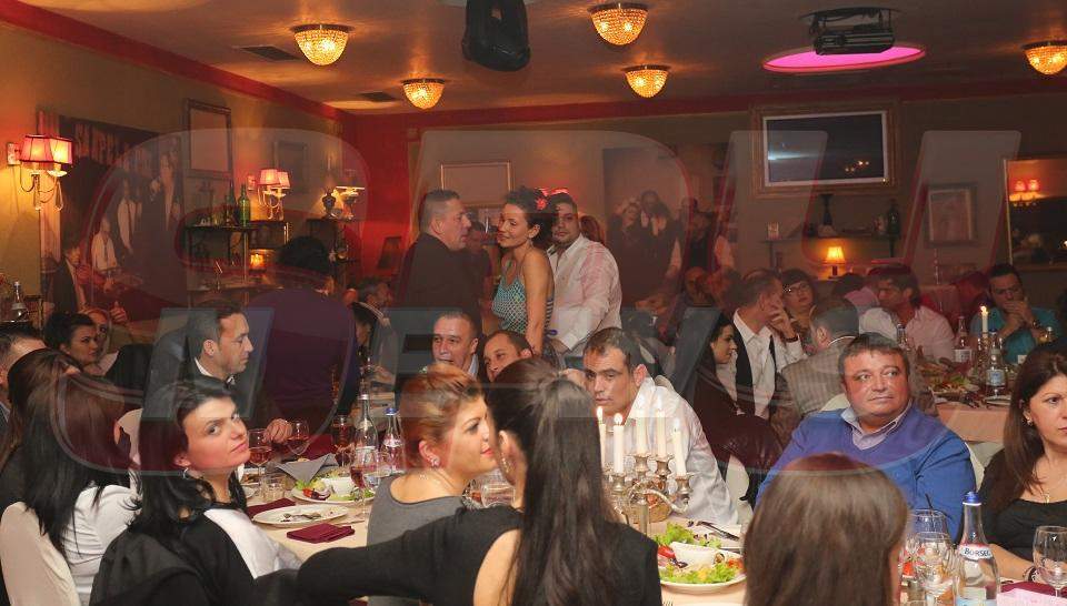 Chef-monstru la onomastica lui Andrei Duban! Vezi ce surprize le-a făcut actorul celebrilor săi invitaţi!  Galerie foto & video