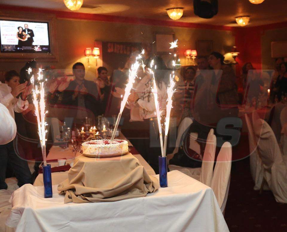 Chef-monstru la onomastica lui Andrei Duban! Vezi ce surprize le-a făcut actorul celebrilor săi invitaţi!  Galerie foto & video