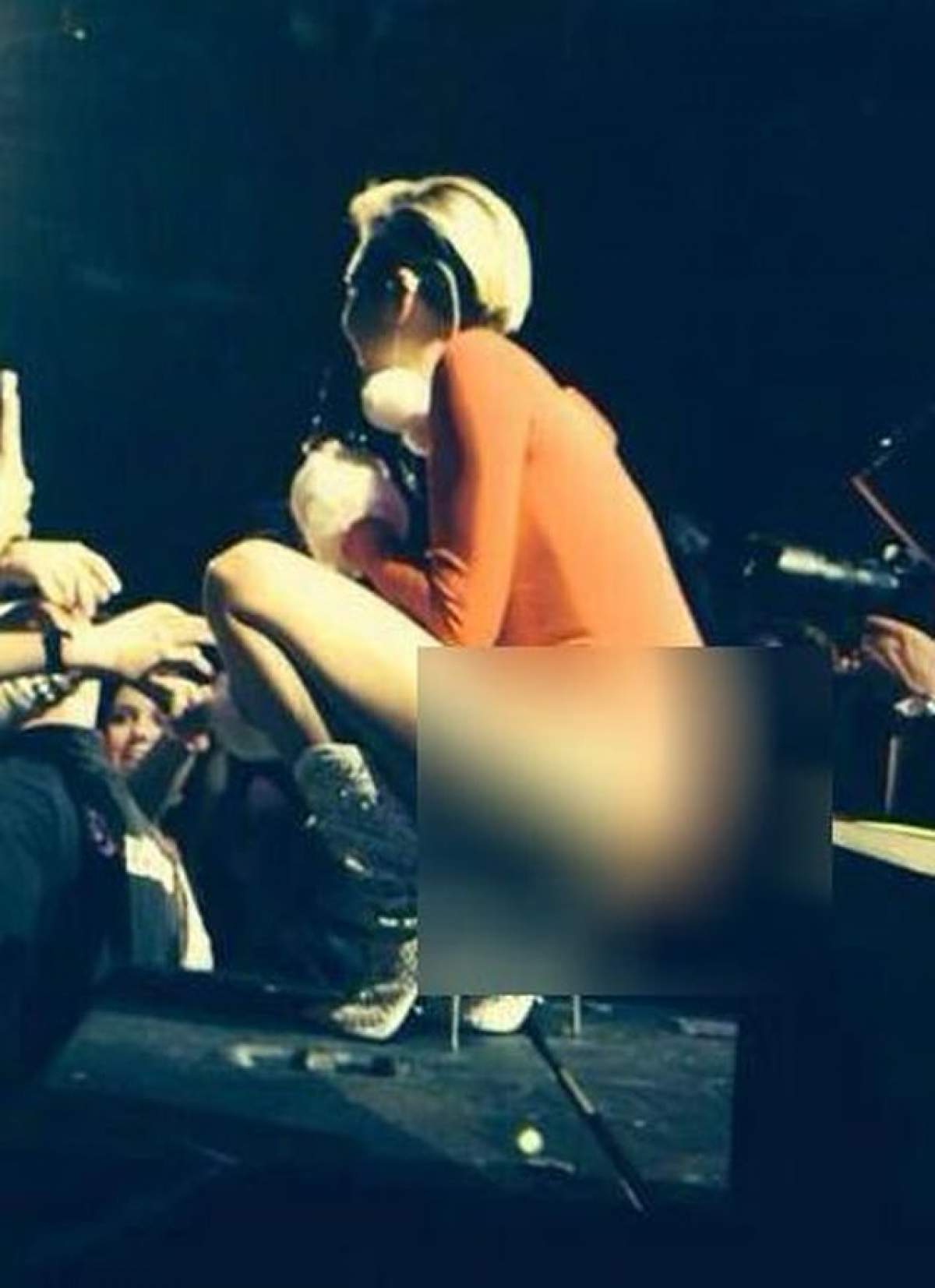 Miley Cyrus, fără lenjerie intimă pe scenă! Aceasta a făcut senzaţie cu ţinuta extrem de sexy