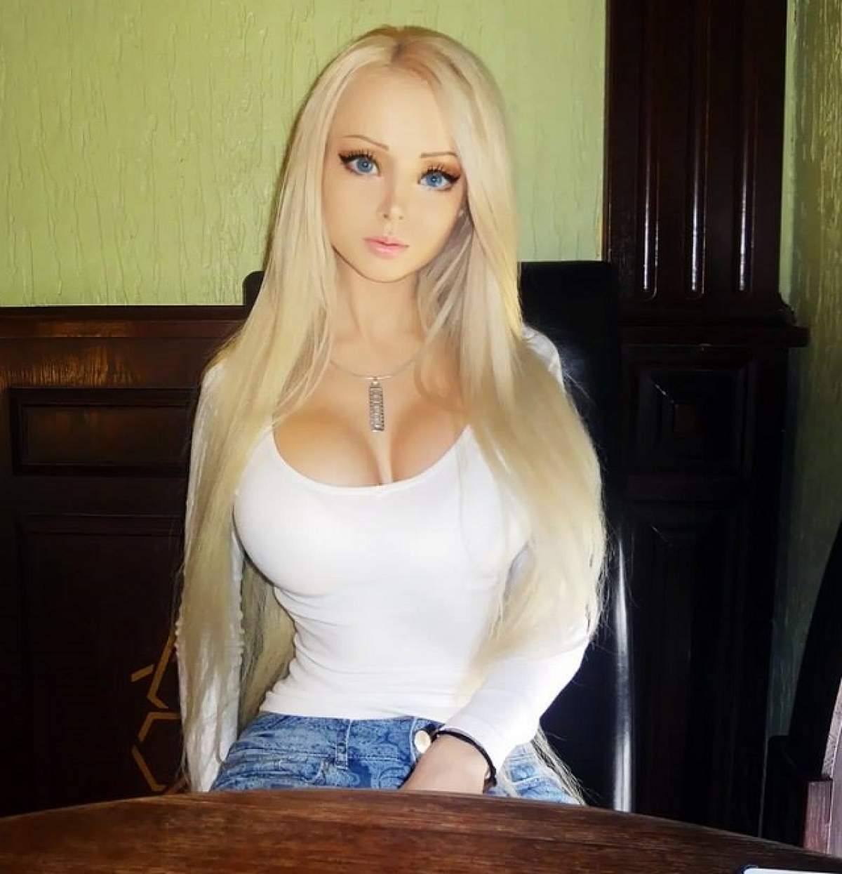 VIDEO Femeia Barbie a şocat întreg mapamondul! Uite ce-a făcut blonda